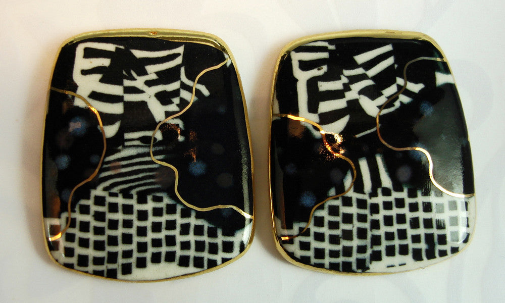 Black and white rectangular earrings with porcelain.